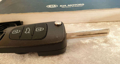 Kia Cerato - Picanto - Sportage - Hyundai i20 / i30 / iX35 - 3 Button Flip Key Case replacement
