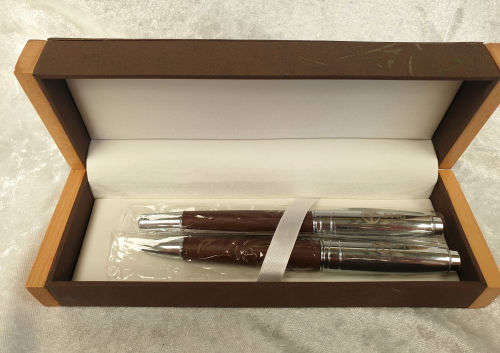 Unused FNB Pen set (Leather covered) in wood and leather box - compare with parker in photos
