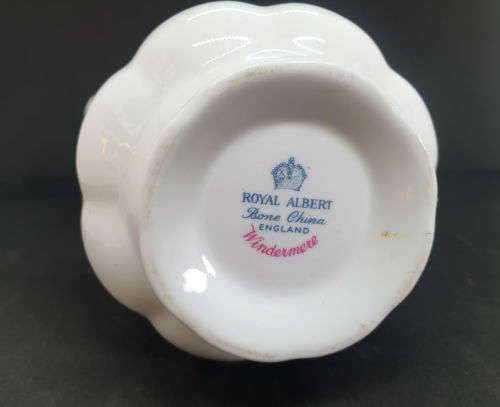 Vintage  Royal Albert "Windermere" Creamer 106x120x85mm
