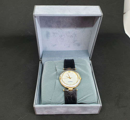 Hyundai Quartz Watch with leather strap- Boxed -Look unused ..needs Battery