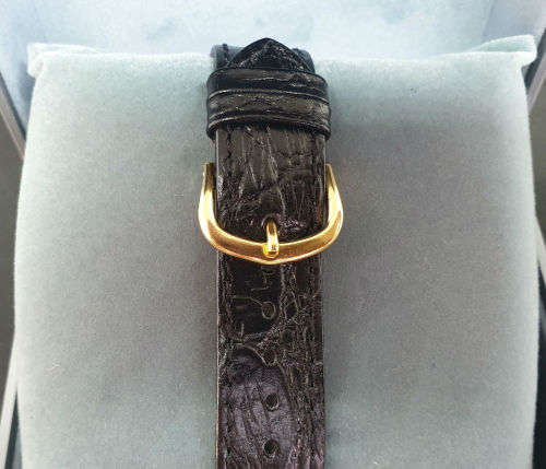 Hyundai Quartz Watch with leather strap- Boxed -Look unused ..needs Battery