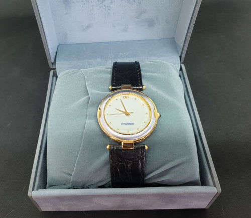 Hyundai Quartz Watch with leather strap- Boxed -Look unused ..needs Battery