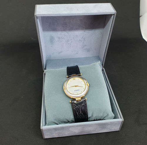 Hyundai Quartz Watch with leather strap- Boxed -Look unused ..needs Battery