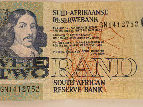 1984 -2 Rand  Uncirculated-Signature de Kock (there is a  few spots on the note )
