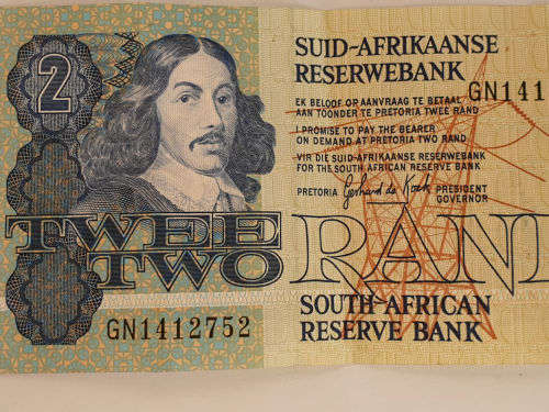 1984 -2 Rand  Uncirculated-Signature de Kock (there is a  few spots on the note )