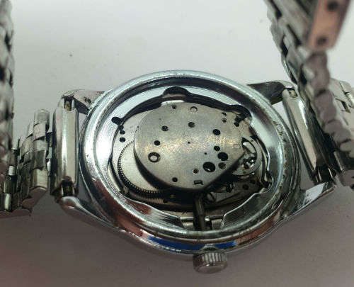 Vintage Pre-owned 1978 TIMEX Automatic watch with Metal Strap - working and holding time