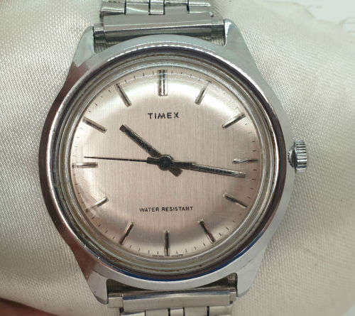 Vintage Pre-owned 1978 TIMEX Automatic watch with Metal Strap - working and holding time
