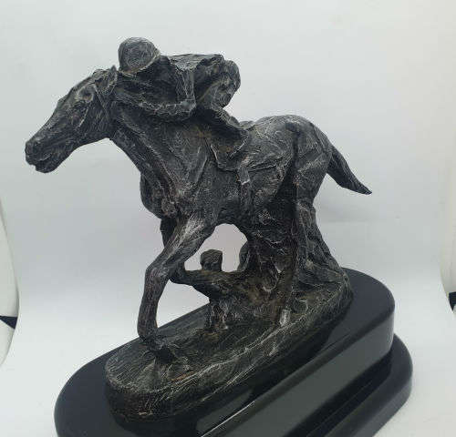 a 2006 EQUUS award Horse Racing Throphy (could be Bronze?) 260x280x130