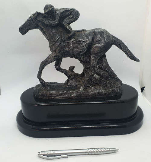 a 2006 EQUUS award Horse Racing Throphy (could be Bronze?) 260x280x130