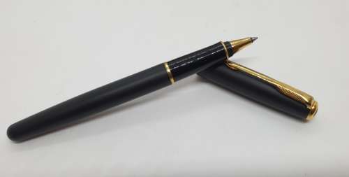 3 Pc Parker SONET writing set ROLLERBALL,BALLPEN and Pencil Black and Gold Trim in Case with booklet