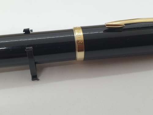 Beautiful Parker Rollerball (IL date code) Pen As new - Black with Gold Tone in Box with Booklet