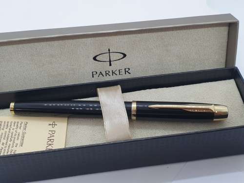 Beautiful Parker Rollerball (IL date code) Pen As new - Black with Gold Tone in Box with Booklet