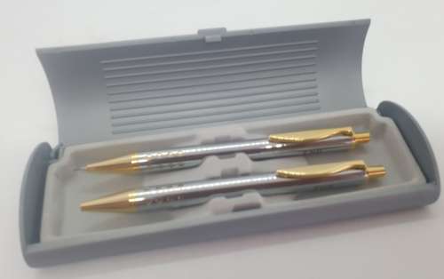 Vintage No Name Chrome and Gold Tone  Pen and Pencil Gift set in Case FNB BRANDED