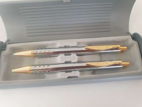 Vintage No Name Chrome and Gold Tone  Pen and Pencil Gift set in Case FNB BRANDED