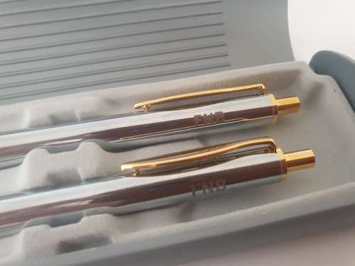 Vintage No Name Chrome and Gold Tone  Pen and Pencil Gift set in Case FNB BRANDED