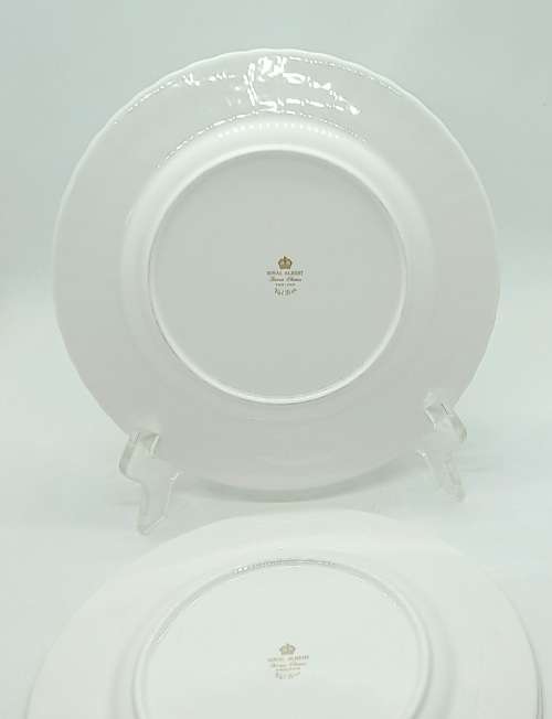Vintage Royal Albert Val D'or -Plate  209mm - (gold trim have some wear)