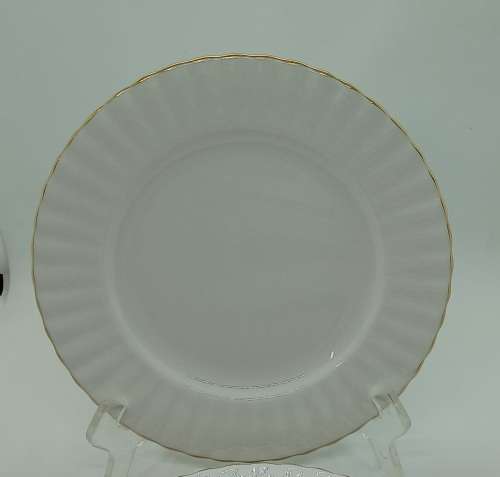 Vintage Royal Albert Val D'or -Plate  209mm - (gold trim have some wear)