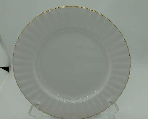 Vintage Royal Albert Val D'or -Plate  209mm - (gold trim have some wear)