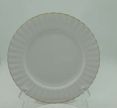 Vintage Royal Albert Val D'or -Plate  209mm - (gold trim have some wear)
