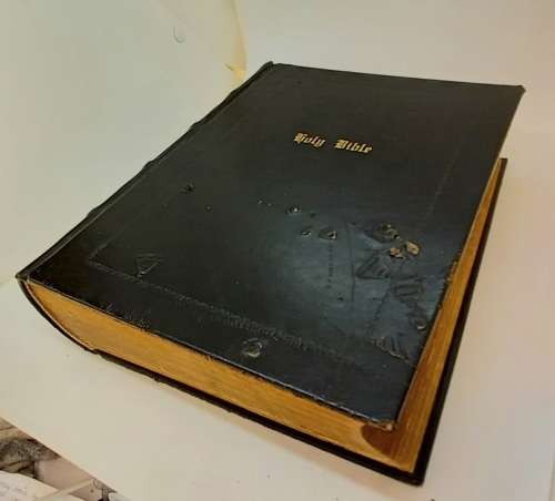 Antique 1850`s Family(Finn/Stopforth) Bible  with MANY GUSTAVE DORE (1832-1883) illustrations