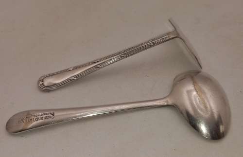 Vintage Yeoman Plate EPNS Child`s Spoon and Pusher set