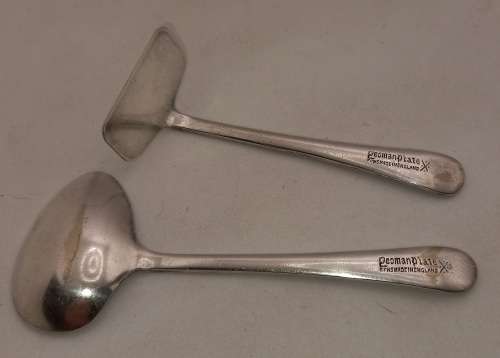 Vintage Yeoman Plate EPNS Child`s Spoon and Pusher set