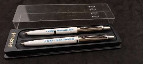 1990 Parker Pen and Pencil set (Branded) Ink is 0k- in good Condition in case