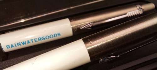 1990 Parker Pen and Pencil set (Branded) Ink is 0k- in good Condition in case