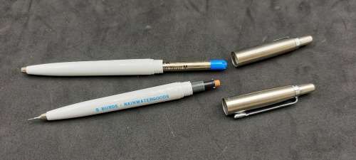 1990 Parker Pen and Pencil set (Branded) Ink is 0k- in good Condition in case