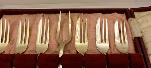 Antique or Vintage EPNS silver plated Cake Fork set in Box