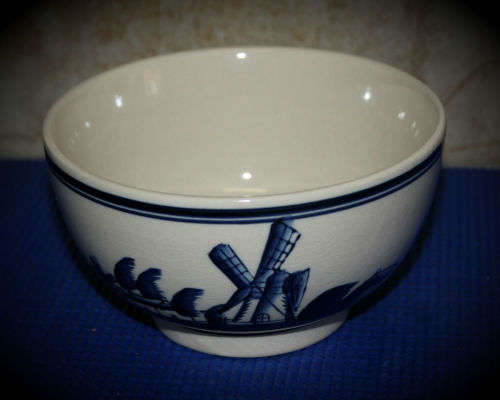3 Blue and White Porcelain Items -Mug (140x125x80mm),bowl (80x45mm) and egg cup (45x105x55mm)