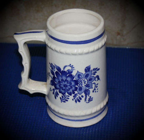 3 Blue and White Porcelain Items -Mug (140x125x80mm),bowl (80x45mm) and egg cup (45x105x55mm)