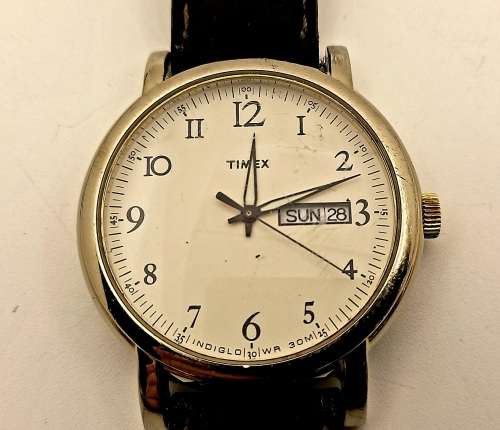 Pre-owned Vintage TIMEX Indiglo Quartz watch working with new lithium battery leather strap