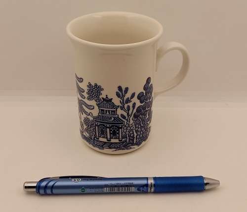 Blue and White Hand painted Cup Made in England 105x100x77mm