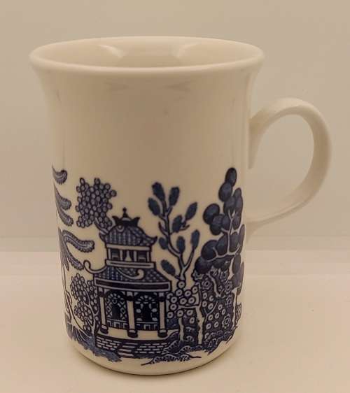 Blue and White Hand painted Cup Made in England 105x100x77mm