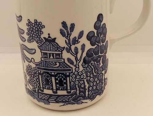 Blue and White Hand painted Cup Made in England 105x100x77mm