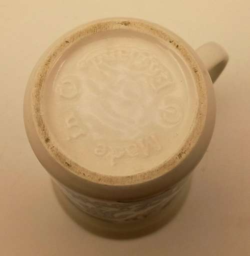 Blue and White Hand painted Cup Made in England 105x100x77mm