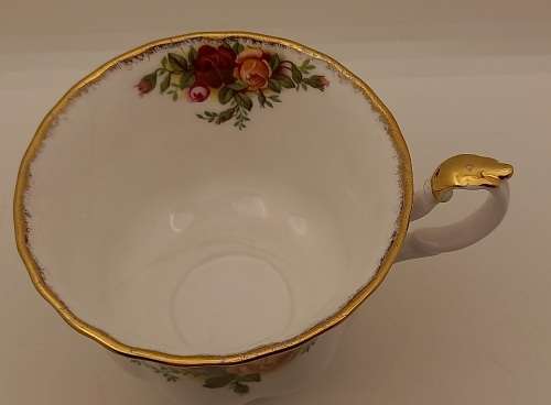 Vintage Royal Albert "OLD COUNTRY ROSES"  Tea Cup (Hairline Crack)