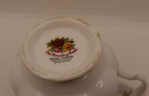 Vintage Royal Albert "OLD COUNTRY ROSES"  Tea Cup (Hairline Crack)