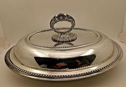 Vintage Silver Plated Tureen with removable Butlers Key (Plating very Good)