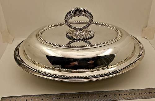 Vintage Silver Plated Tureen with removable Butlers Key (Plating very Good)