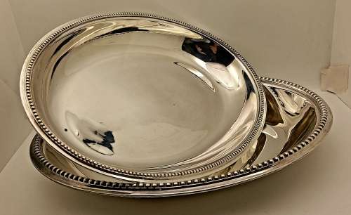 Vintage Silver Plated Tureen with removable Butlers Key (Plating very Good)