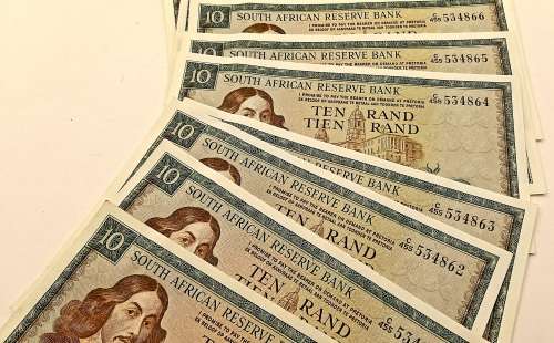 9 x 1975-76 South Africa TW de Jongh  R10 Notes -UNCIRCULATED with consecutive numbers