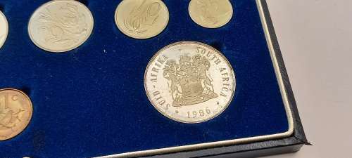 1986 S.A Mint Proof Coin Set with Silver R1