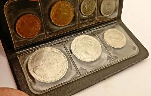 7 Vintage 1964-1977 Rhodesia Coins in Plastic Coin Flip -Uncirculated