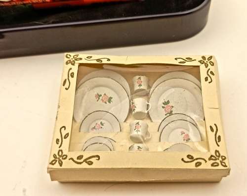 Coca Cola Pen In Tin+ Vintage Mini Coca Cola Crate 47mmx38mm with 12 Bottles + Mini Tea set