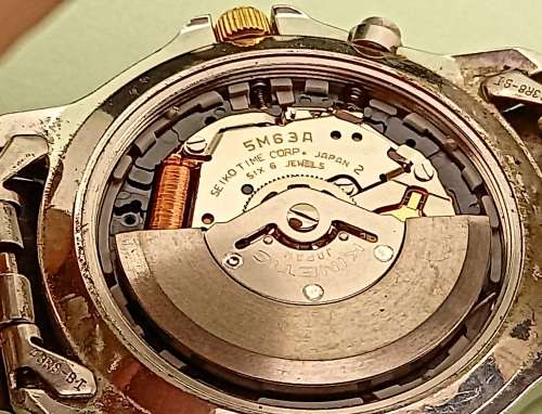 Vintage Seiko Kinetic Automatic watch 5M63A Movement -Runs then stops.- Lens chipped