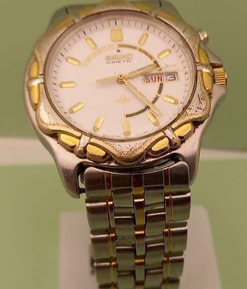 Vintage Seiko Kinetic Automatic watch 5M63A Movement -Runs then stops.- Lens chipped