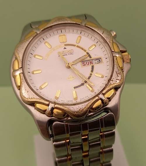 Vintage Seiko Kinetic Automatic watch 5M63A Movement -Runs then stops.- Lens chipped