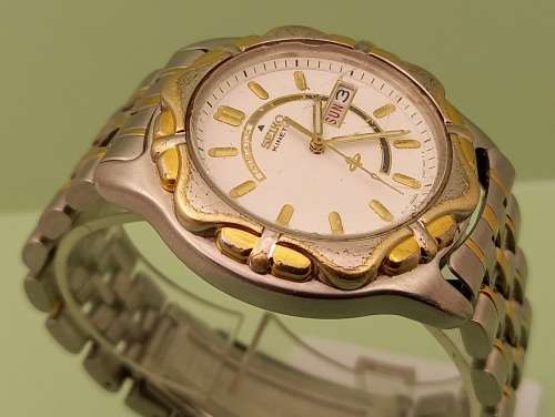 Vintage Seiko Kinetic Automatic watch 5M63A Movement -Runs then stops.- Lens chipped